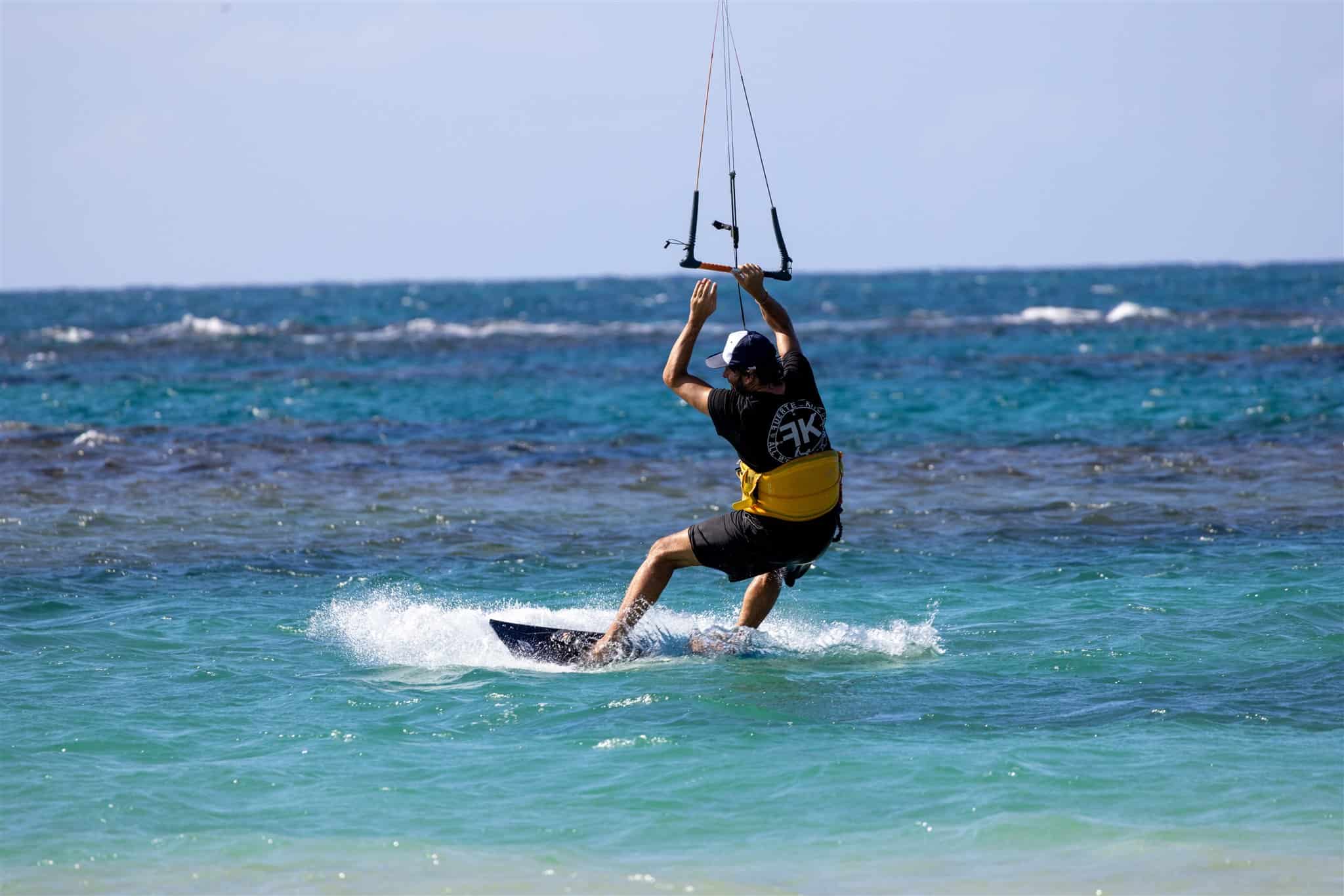 Fotógrafo capturando kitesurfista en Punta Cana, RD.