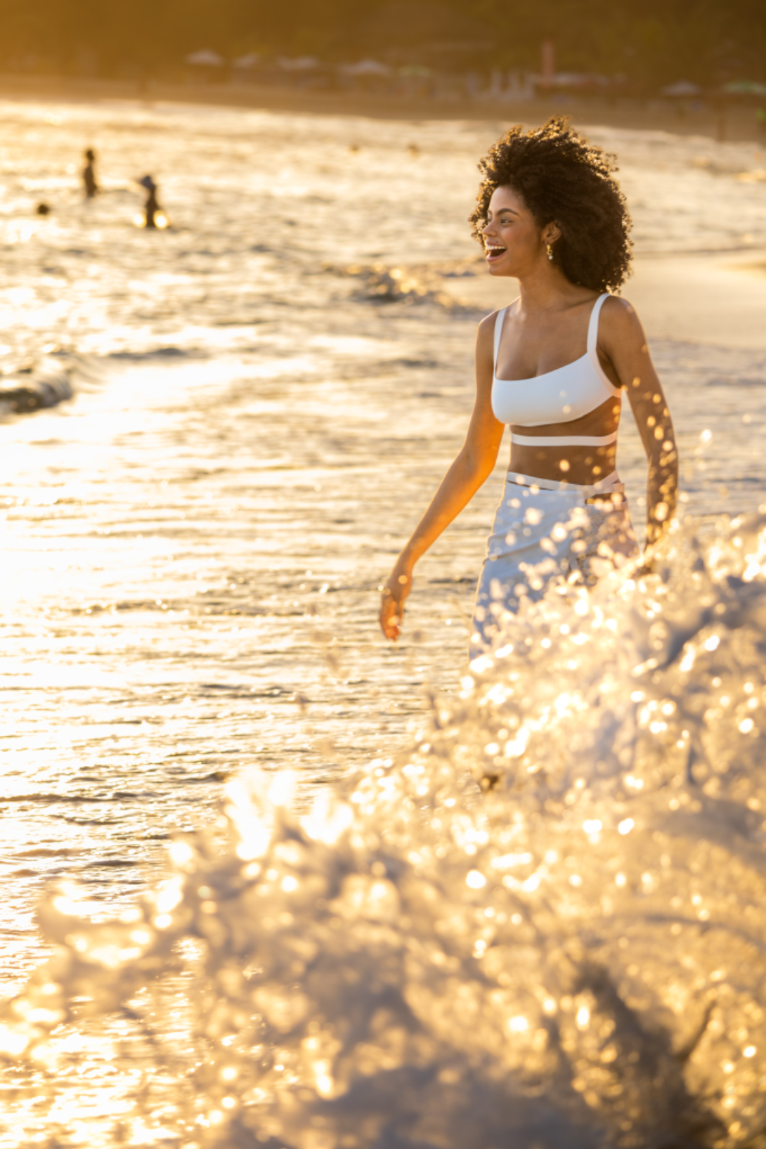 Sesión fotográfica en la playa con fotógrafo de moda en Santo Domingo, ¡captura tu estilo!