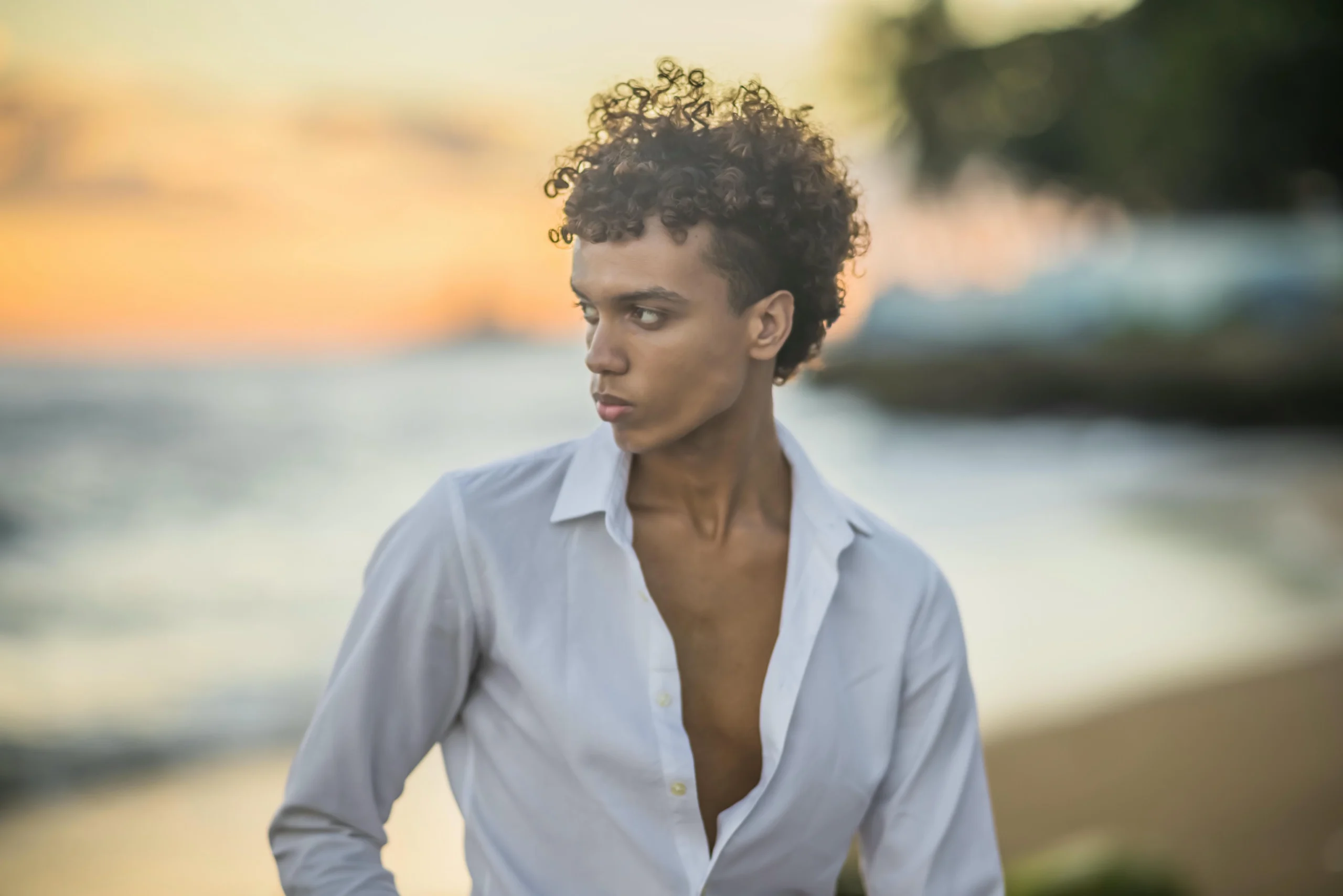 Sesión de fotos con el mar Caribe de fondo en la playa de Santo Domingo.
