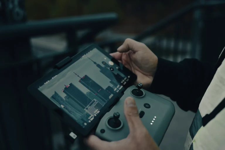Babula Shots Drone — piloto de drone aéreo certificado IDAC en Santo Domingo operando DJI Mavic 3 Pro para inmobiliaria y eventos