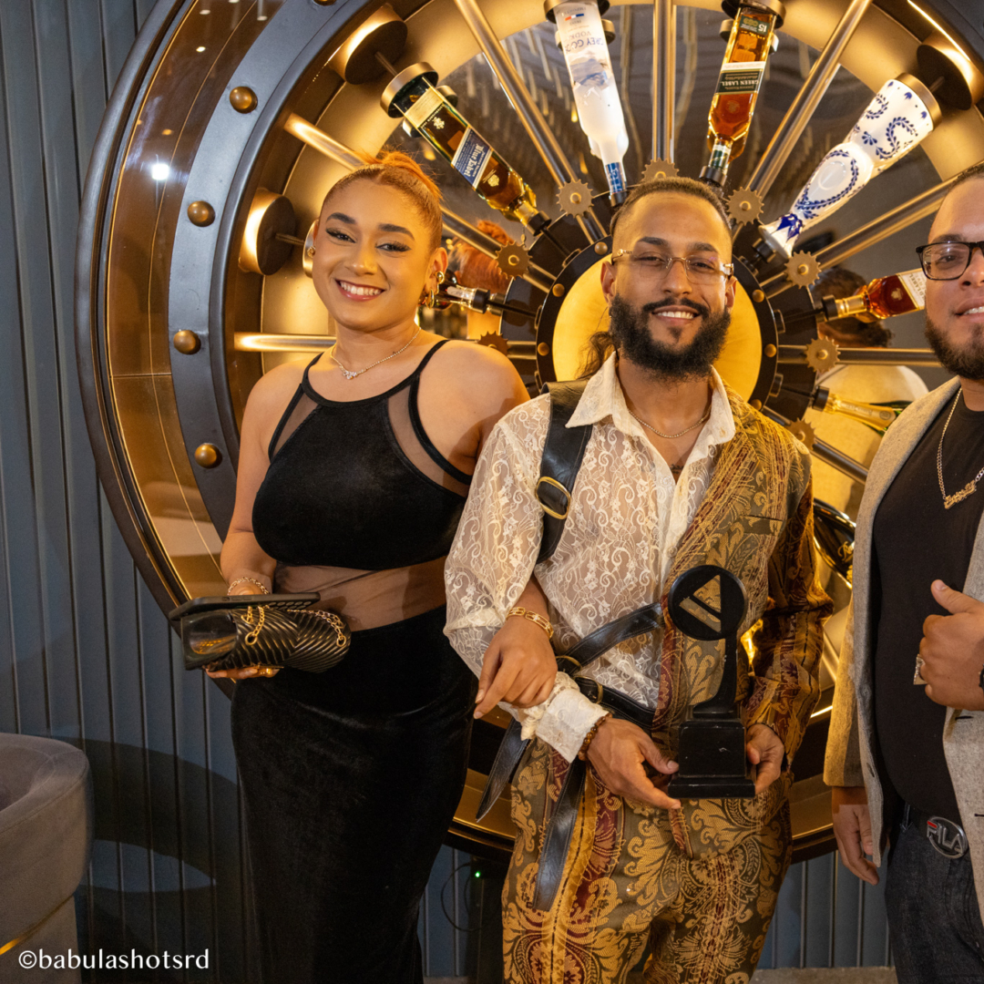 Fotografías que capturan la emoción palpable de los eventos en Santo Domingo.